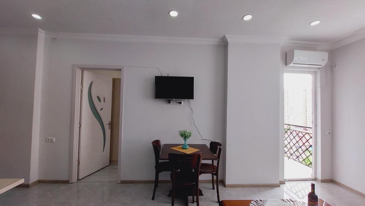 Irakli Sweet Home Batumi Exterior foto